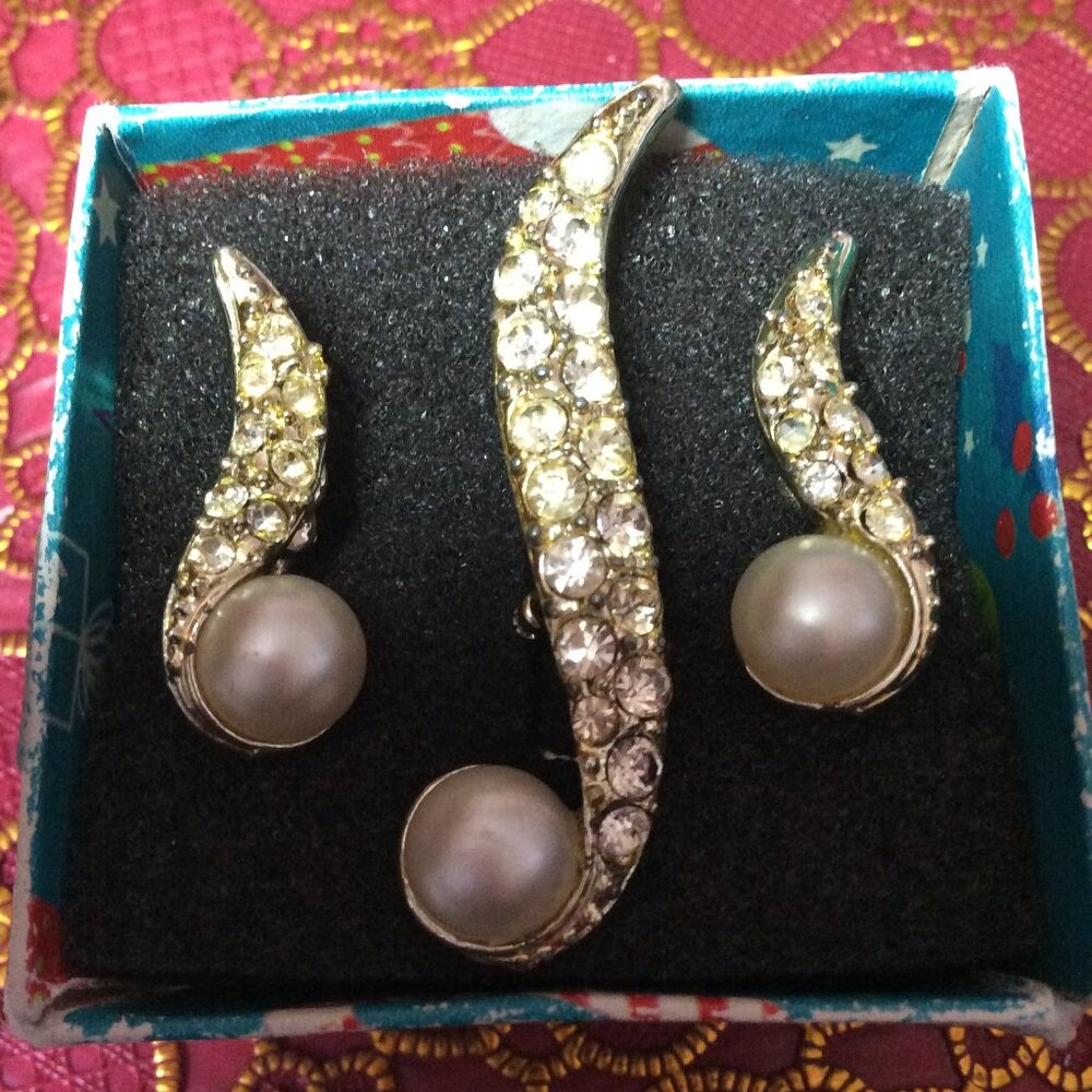 Vintage Faux Pearl & Rinestone Swirl Brooch with Matching Screw Back Earrings